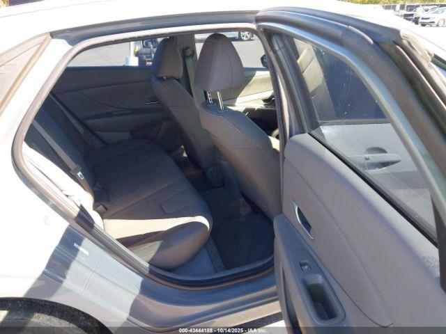 Hyundai ELANTRA Sel Image 14