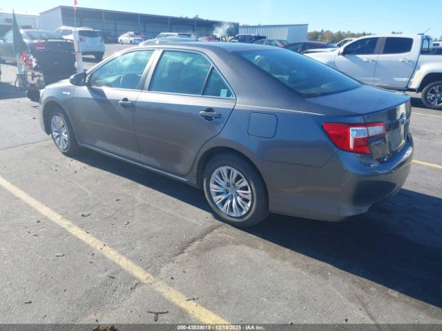 Toyota Camry Le Image 4