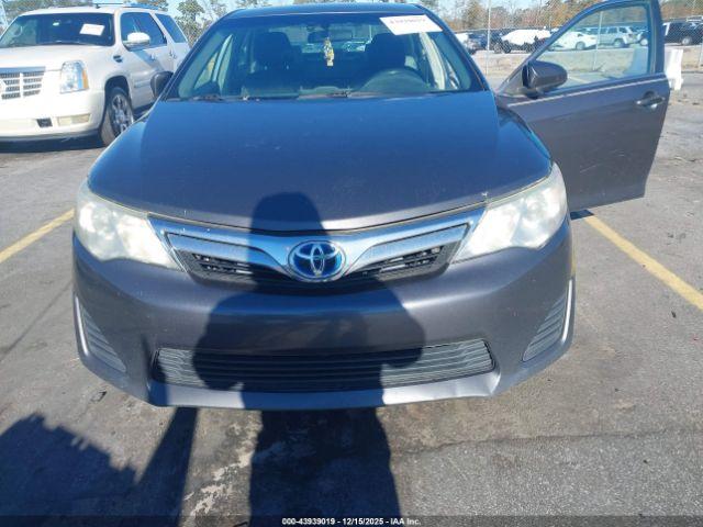 Toyota Camry Le Image 13