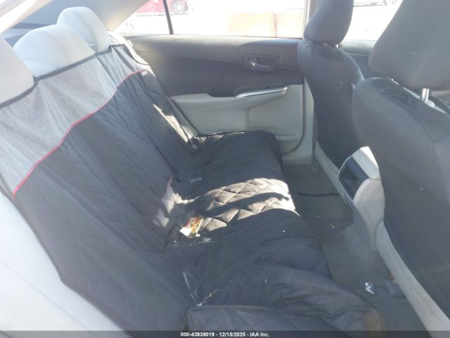 Toyota Camry Le Image 12