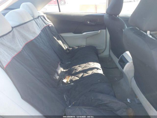 Toyota Camry Le Image 12