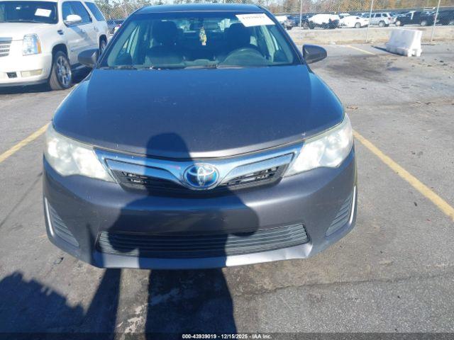 Toyota Camry Le Image 14