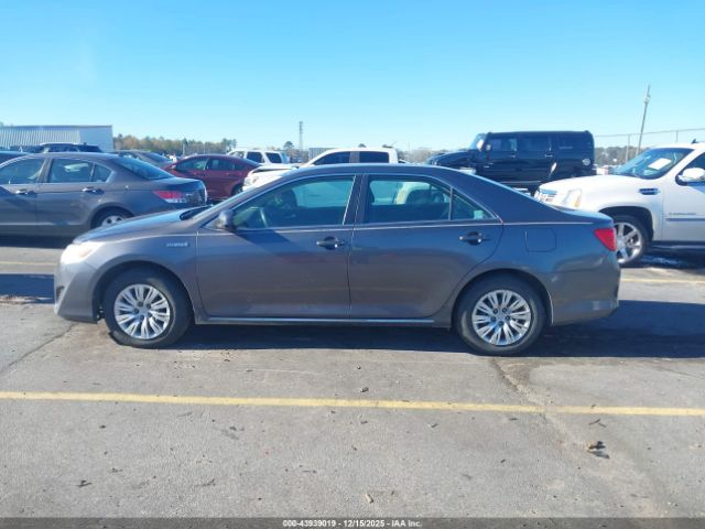 Toyota Camry Le Image 16