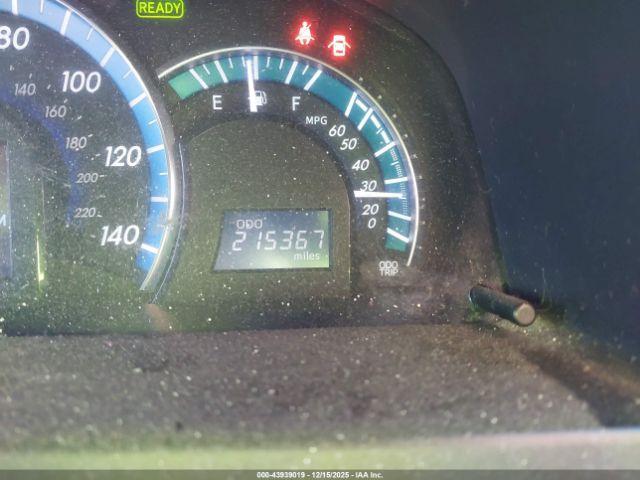 Toyota Camry Le Image 11