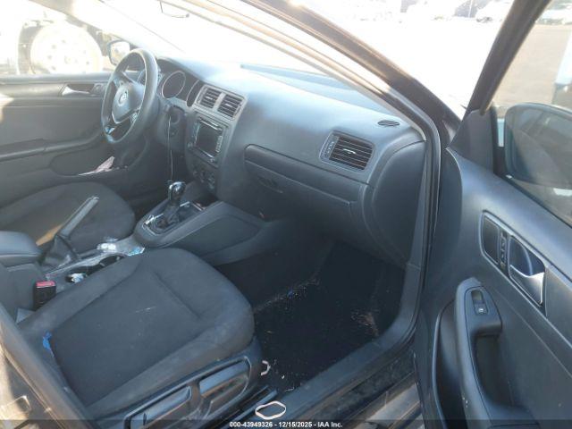 Volkswagen Jetta 2.0l S Image 2