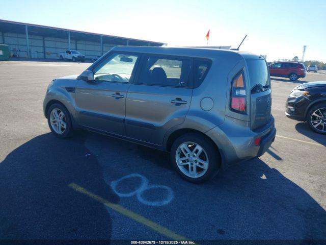 Kia Soul + Image 9