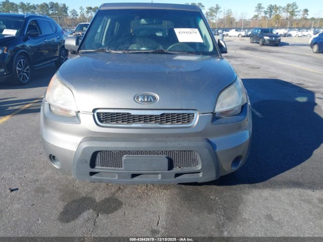 Kia Soul + Image 11