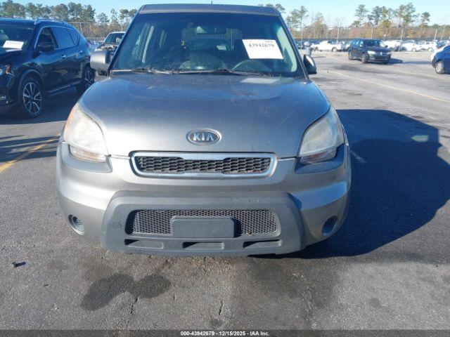 Kia Soul + Image 11