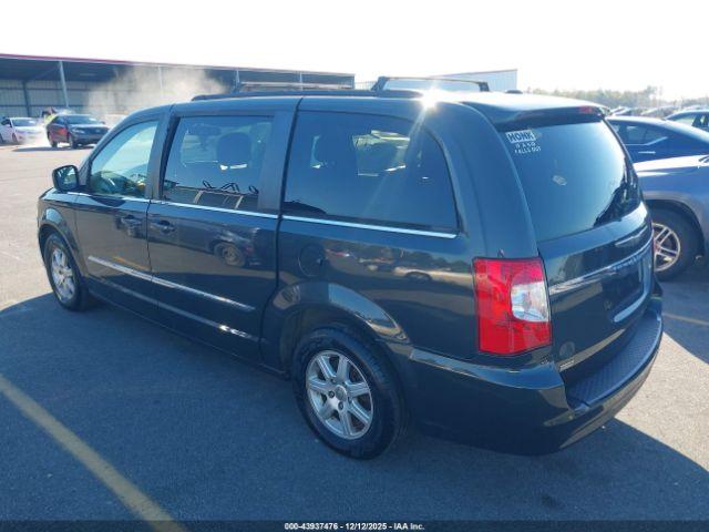 Chrysler Town & Country Touring Image 6