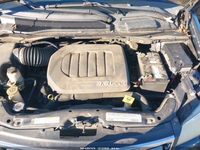 Chrysler Town & Country Touring Image 5