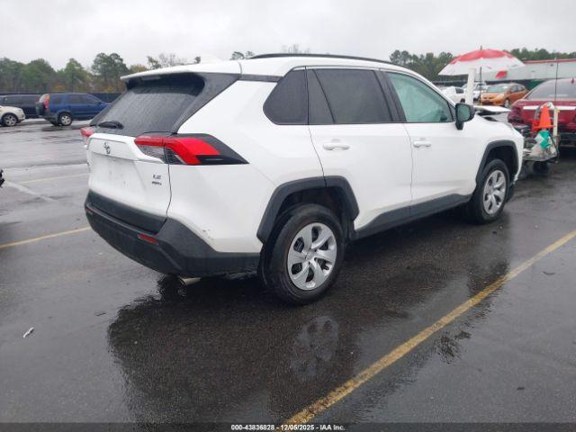 Toyota RAV4 Le Image 3