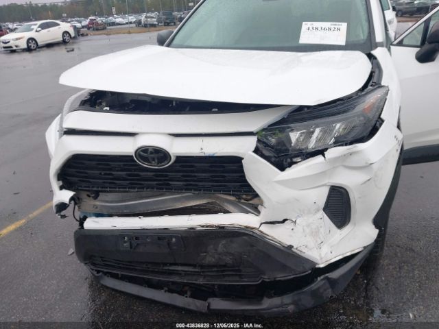 Toyota RAV4 Le Image 6