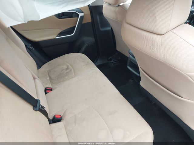 Toyota RAV4 Le Image 15