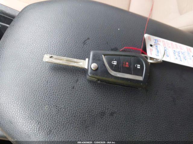 Toyota RAV4 Le Image 8