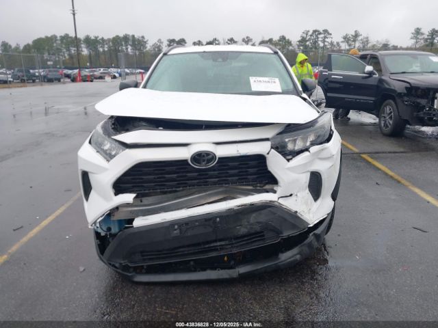 Toyota RAV4 Le Image 7