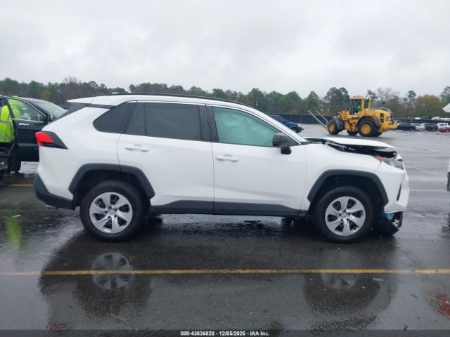 Toyota RAV4 Le Image 11