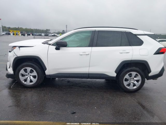 Toyota RAV4 Le Image 12