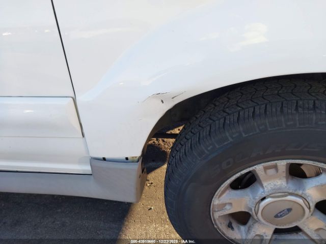 Ford Explorer Image 6