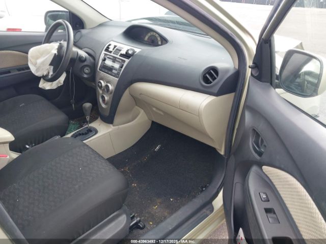 Toyota Yaris Image 4