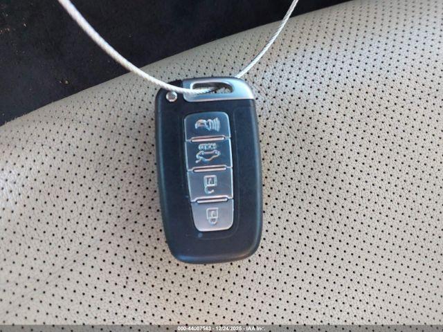 Hyundai Genesis 3.8 Image 10