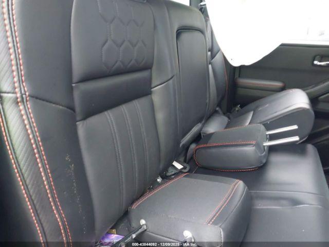 Nissan Frontier Pro-4x 4x4 Image 11