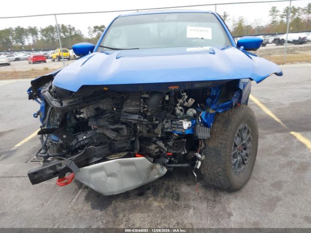 Nissan Frontier Pro-4x 4x4 Image 3