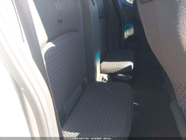 Nissan Frontier Sv-i4 Image 9