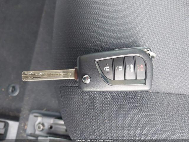 Toyota Corolla Le Image 9