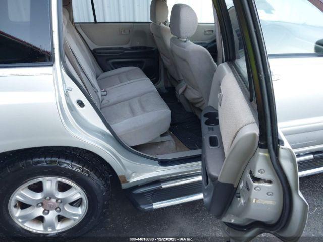 Toyota Highlander V6 Image 2