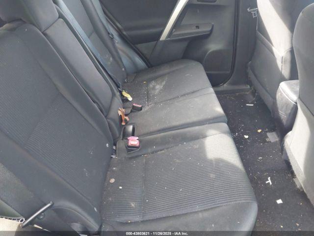 Toyota RAV4 Le Image 12