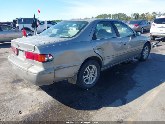 Toyota Camry Le Image 11