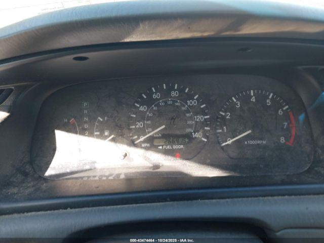 Toyota Camry Le Image 9