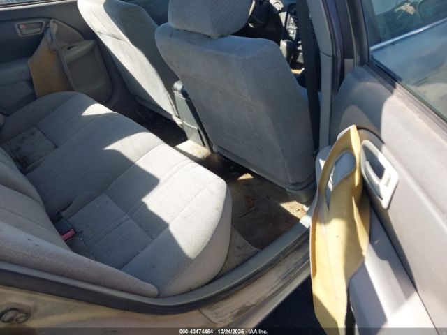 Toyota Camry Le Image 13