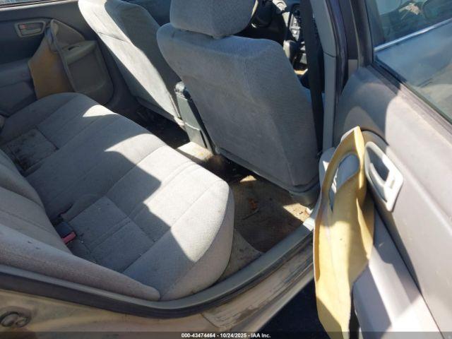 Toyota Camry Le Image 13