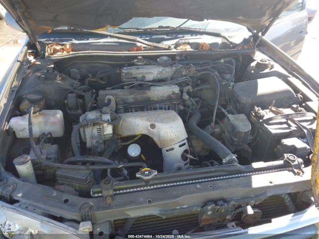 Toyota Camry Le Image 12