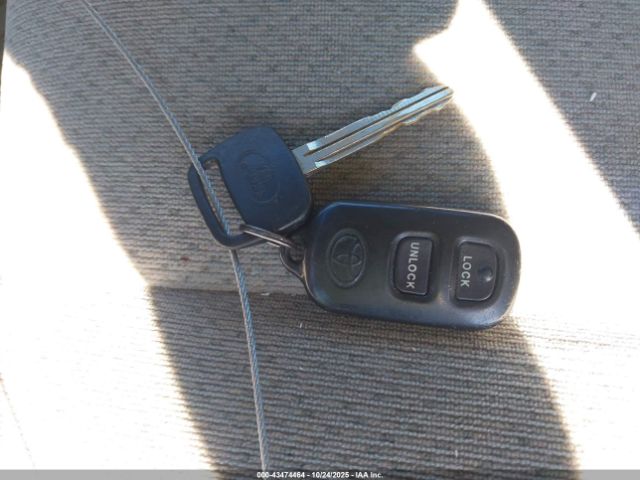 Toyota Camry Le Image 14