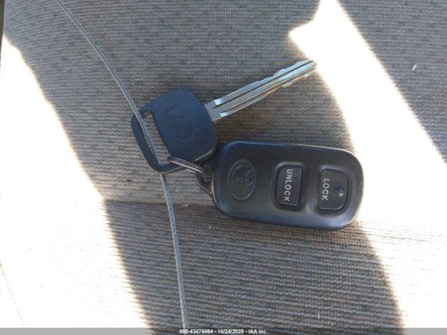 Toyota Camry Le Image 14