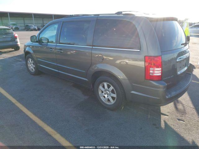Chrysler Town & Country Touring Image 11