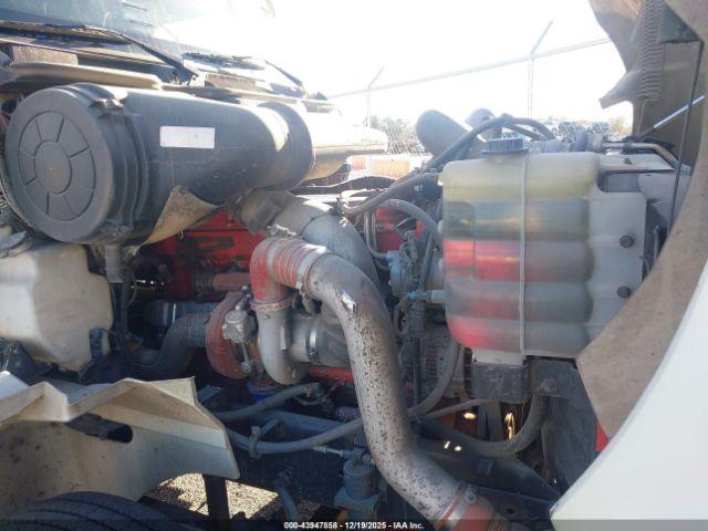 International 9400 Image 13