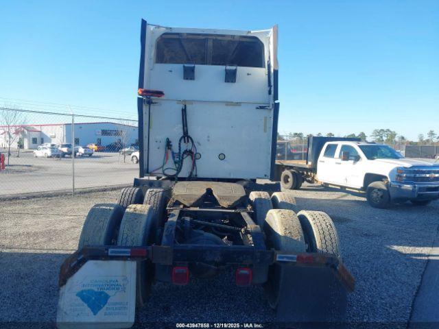 International 9400 Image 16