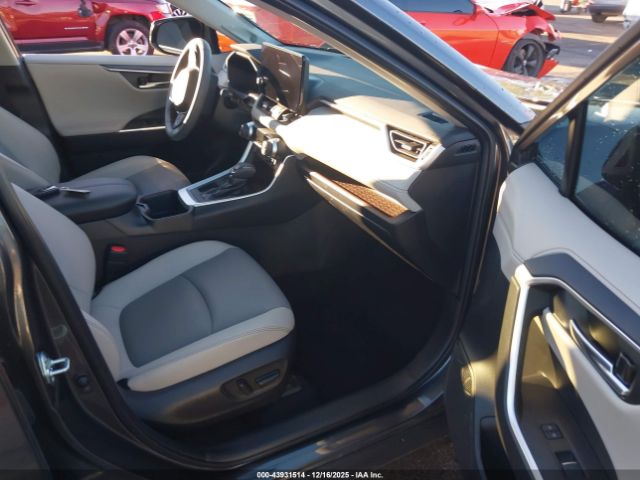 Toyota RAV4 Limited Image 9