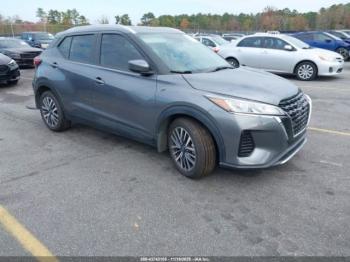  Salvage Nissan Kicks
