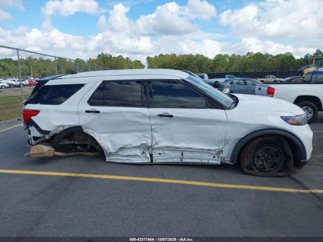 Ford Police Interceptor Image 11