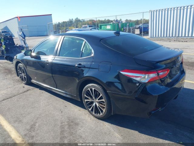 Toyota Camry Se Image 12