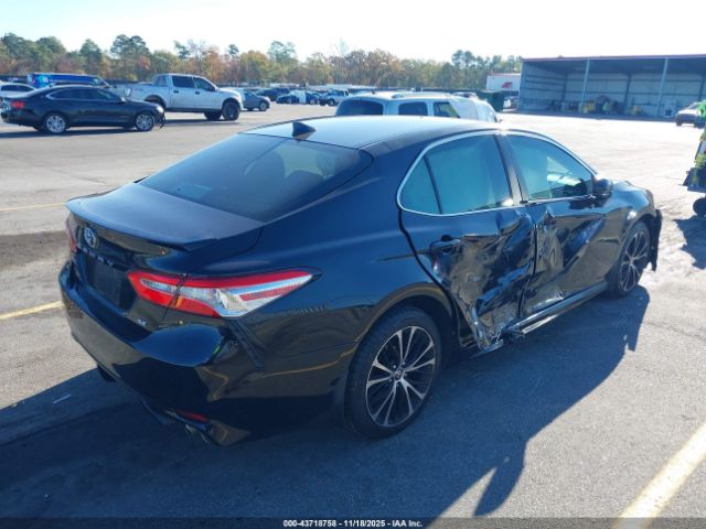 Toyota Camry Se Image 3