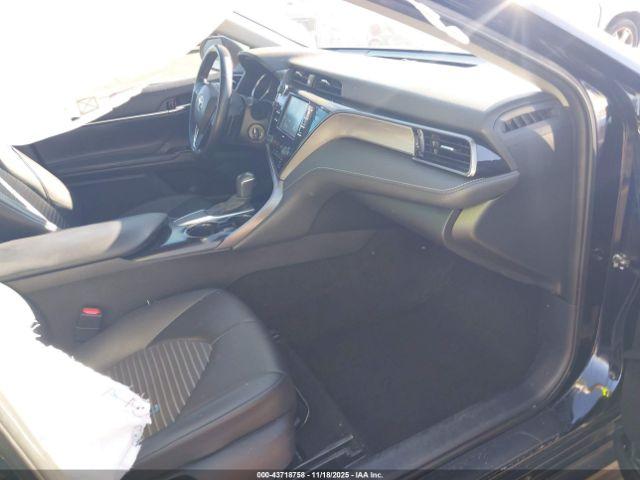 Toyota Camry Se Image 7