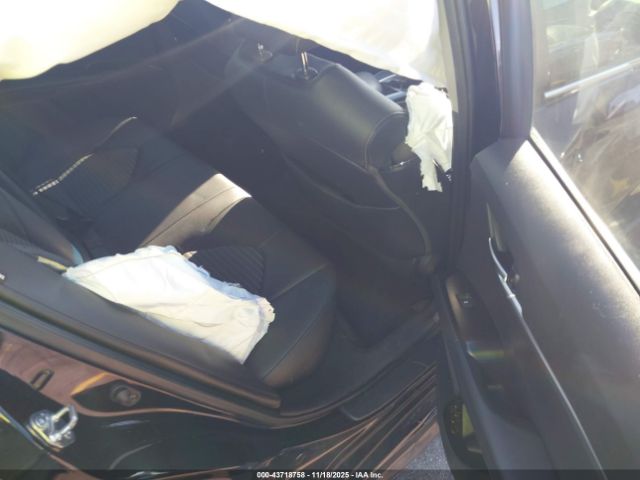 Toyota Camry Se Image 2