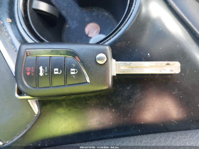 Toyota Camry Se Image 10