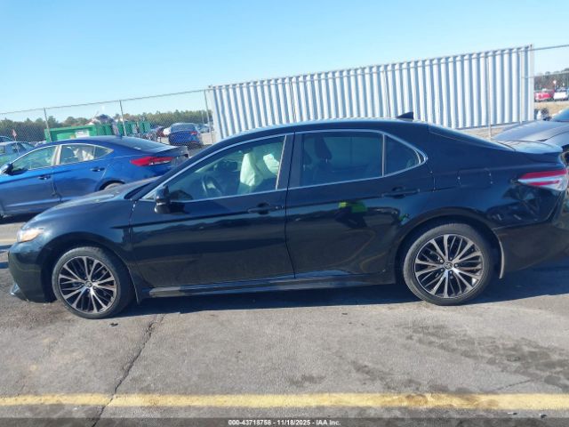 Toyota Camry Se Image 16