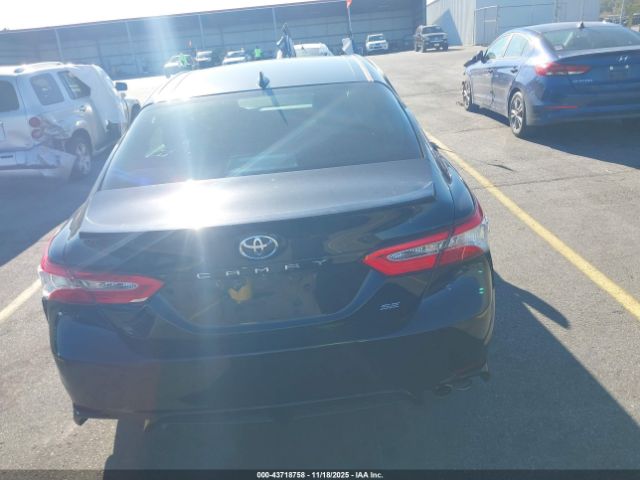 Toyota Camry Se Image 15